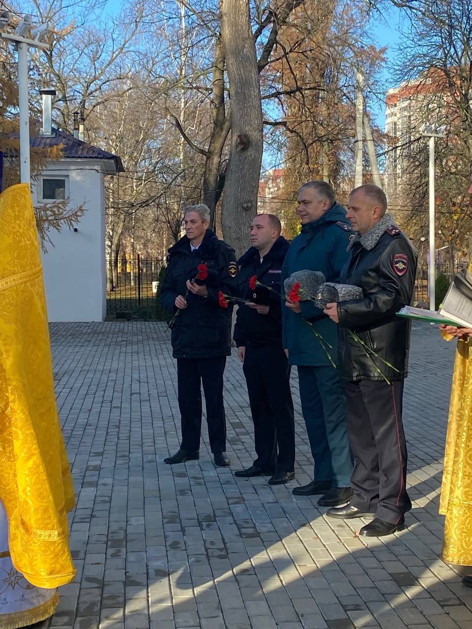 В Воронеже сотрудники Госавтоинспекции приняли участие в памятных мероприятиях, приуроченных ко Всемирному дню памяти жертв ДТП В Воронеже сотрудники Госавтоинспекции приняли участие в памятных мероприятиях, приуроченных ко Всемирному дню памяти жертв ДТП