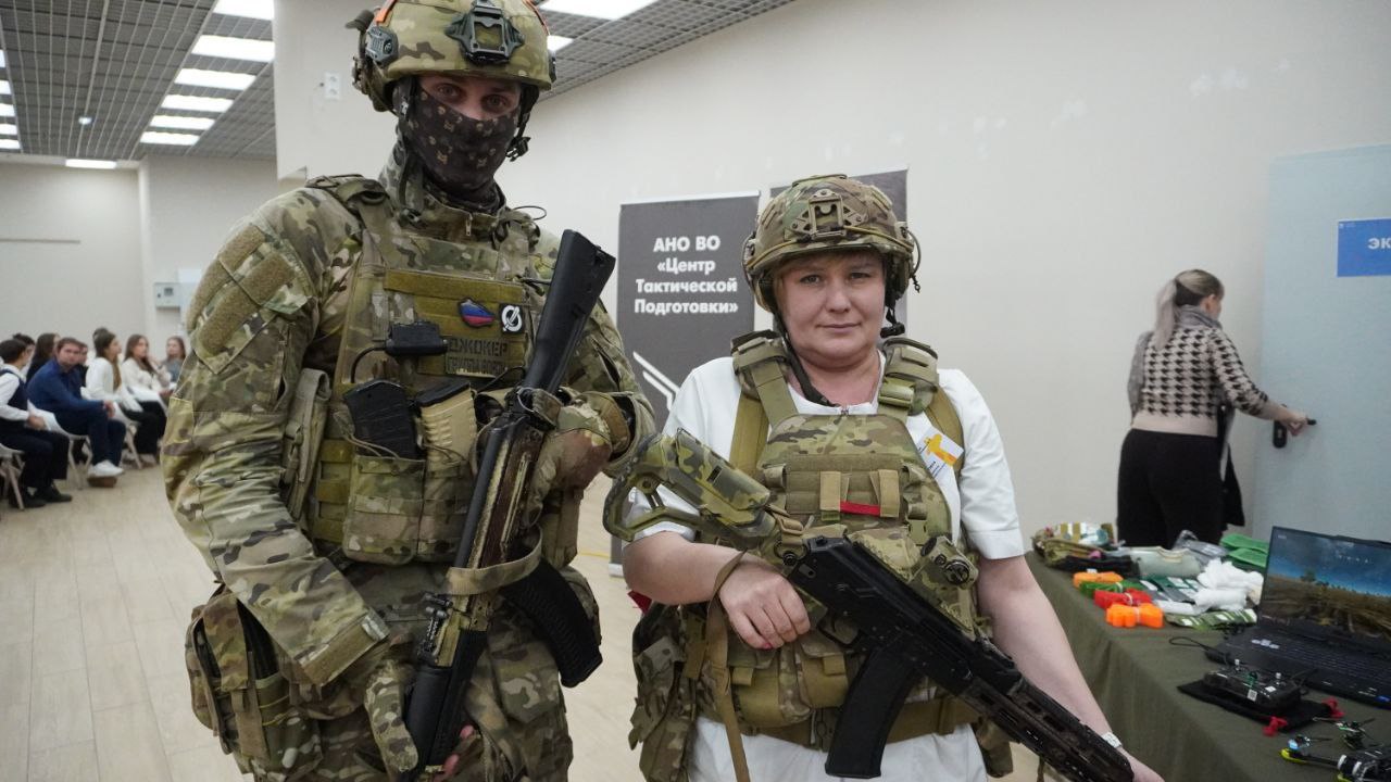 14 ноября в одном из торговых центров Воронежа прошел первый медико-патриотический фестиваль «Воронеж поможет» 14 ноября в одном из торговых центров Воронежа прошел первый медико-патриотический фестиваль «Воронеж поможет»