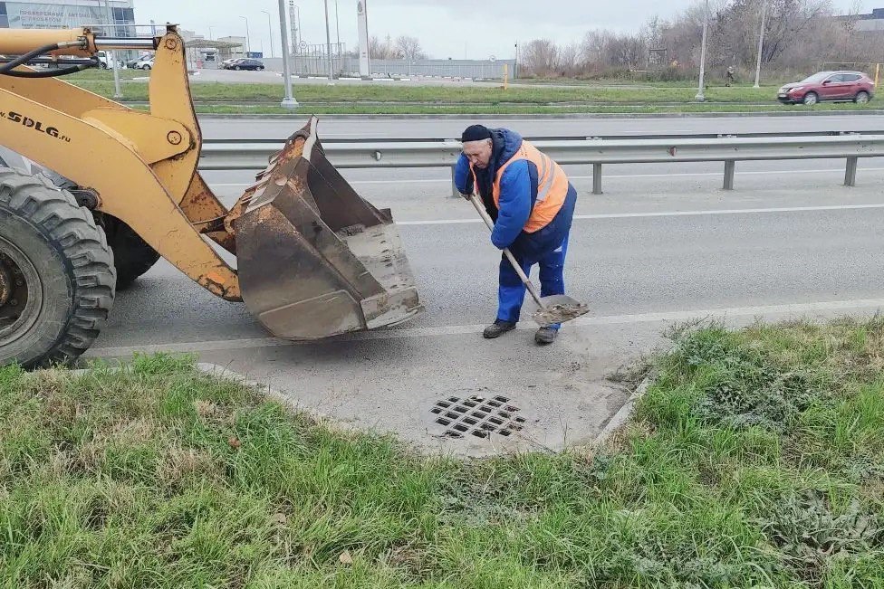 Погода – не помеха работам по уборке улично-дорожной сети Погода – не помеха работам по уборке улично-дорожной сети