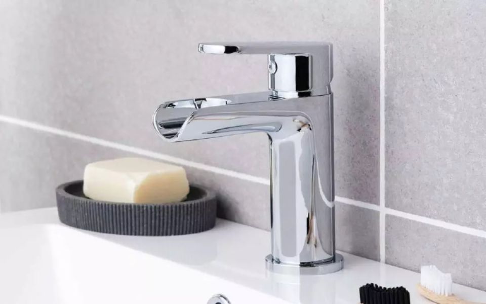 В 16 домах, детском саду и школе на четыре часа отключат воду в Воронеже