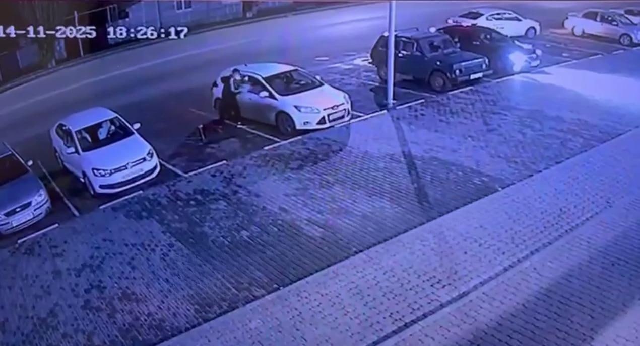 В Боброве полицейскими по горячим следам задержан подозреваемый в поджоге автомобиля