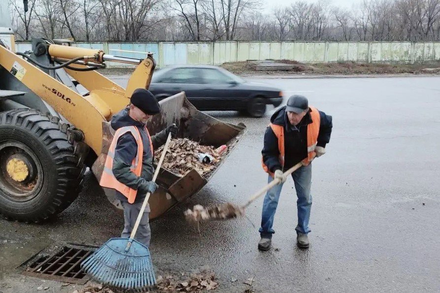 Погода – не помеха работам по уборке улично-дорожной сети Погода – не помеха работам по уборке улично-дорожной сети