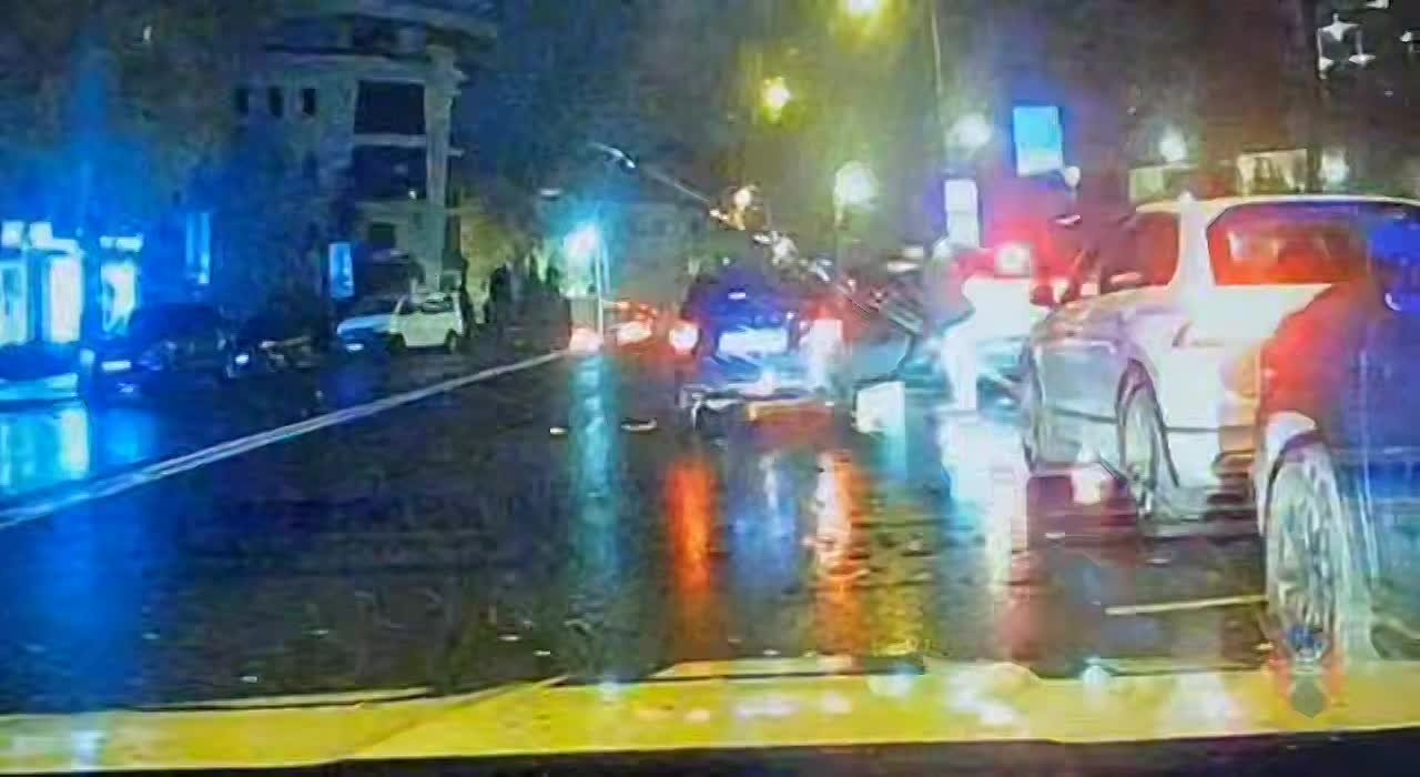 Полицейские помогли в час пик доставить в больницу полуторагодовалую девочку с ожогами