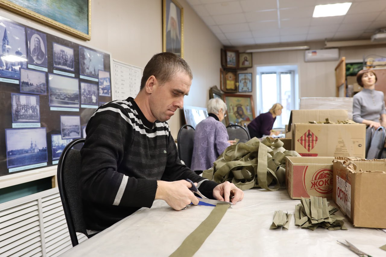 Жители Воронежской области сплели новую маскировочную сеть Жители Воронежской области сплели новую маскировочную сеть