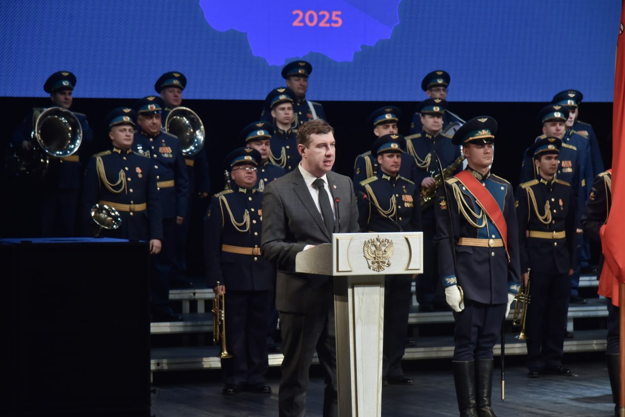 Данил Кустов поздравил налоговую службу региона с юбилеем