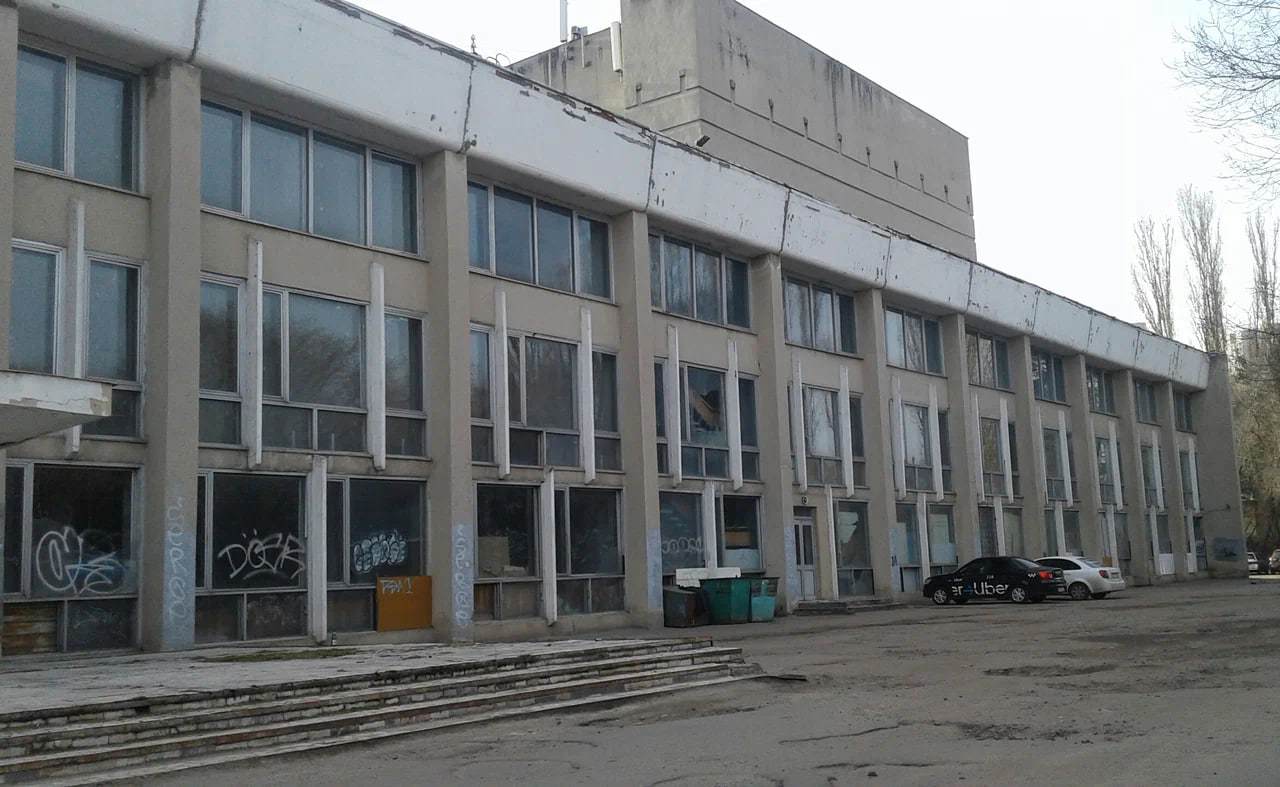 Заброшенный фонтан рядом с парком «Дельфин» планируют восстановить