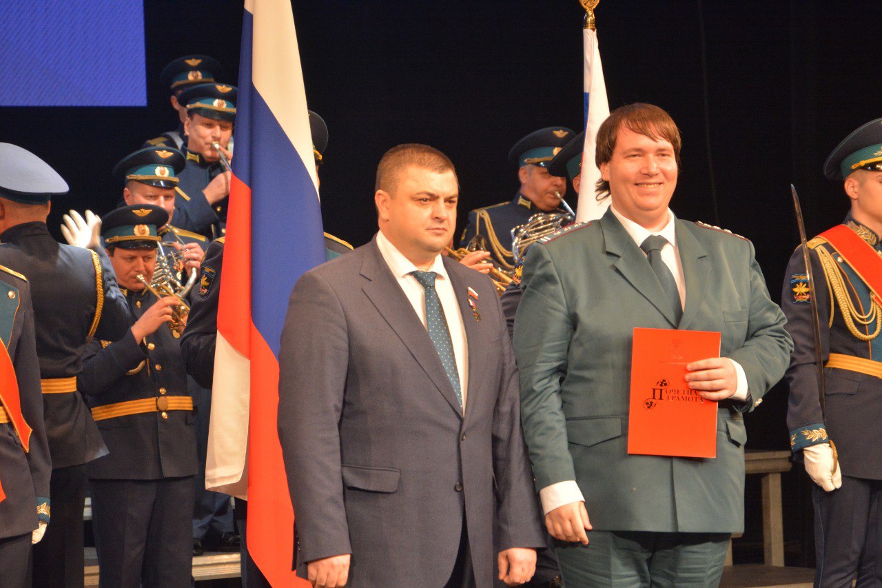 От себя лично и от имени депутатов Воронежской городской Думы поздравил сотрудников управления Федеральной налоговой службы по Воронежской области с профессиональным праздником и 35-летием со дня образования налоговых... От себя лично и от имени депутатов Воронежской городской Думы поздравил сотрудников управления Федеральной налоговой службы по Воронежской области с профессиональным праздником и 35-летием со дня образования налоговых...