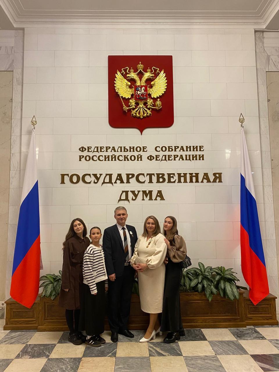 Воронежская многодетная семья Фелонюк получила подарок от Госдумы в преддверии Дня матери