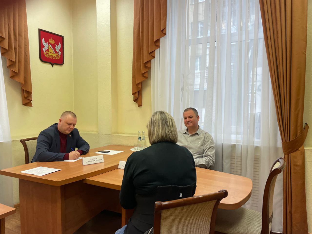 На днях в управе Ленинского района депутат Воронежской городской Думы Валерий Данилов провёл приём граждан своего избирательного округа