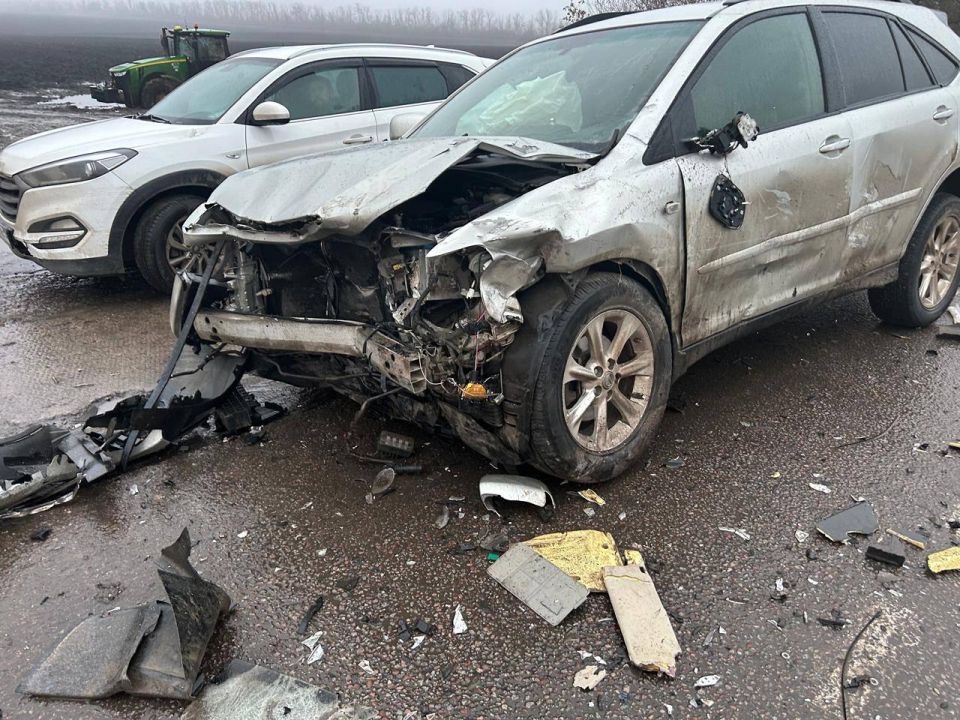 На трассе в Новоусманском водитель легковушки вылетел из машины после жесткого столкновения