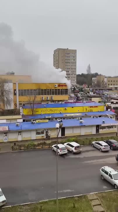Торговый центр загорелся в Нововоронеже