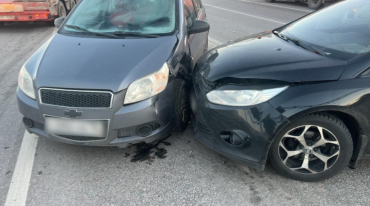 В областном центре сотрудники Госавтоинспекции устанавливают обстоятельства массового столкновения транспортных средств