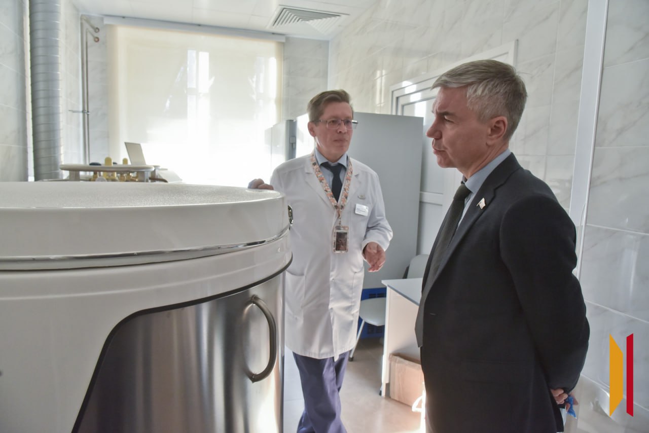 Депутат Госдумы от Воронежской области Евгений Ревенко передал подарки онкобольным детям Депутат Госдумы от Воронежской области Евгений Ревенко передал подарки онкобольным детям