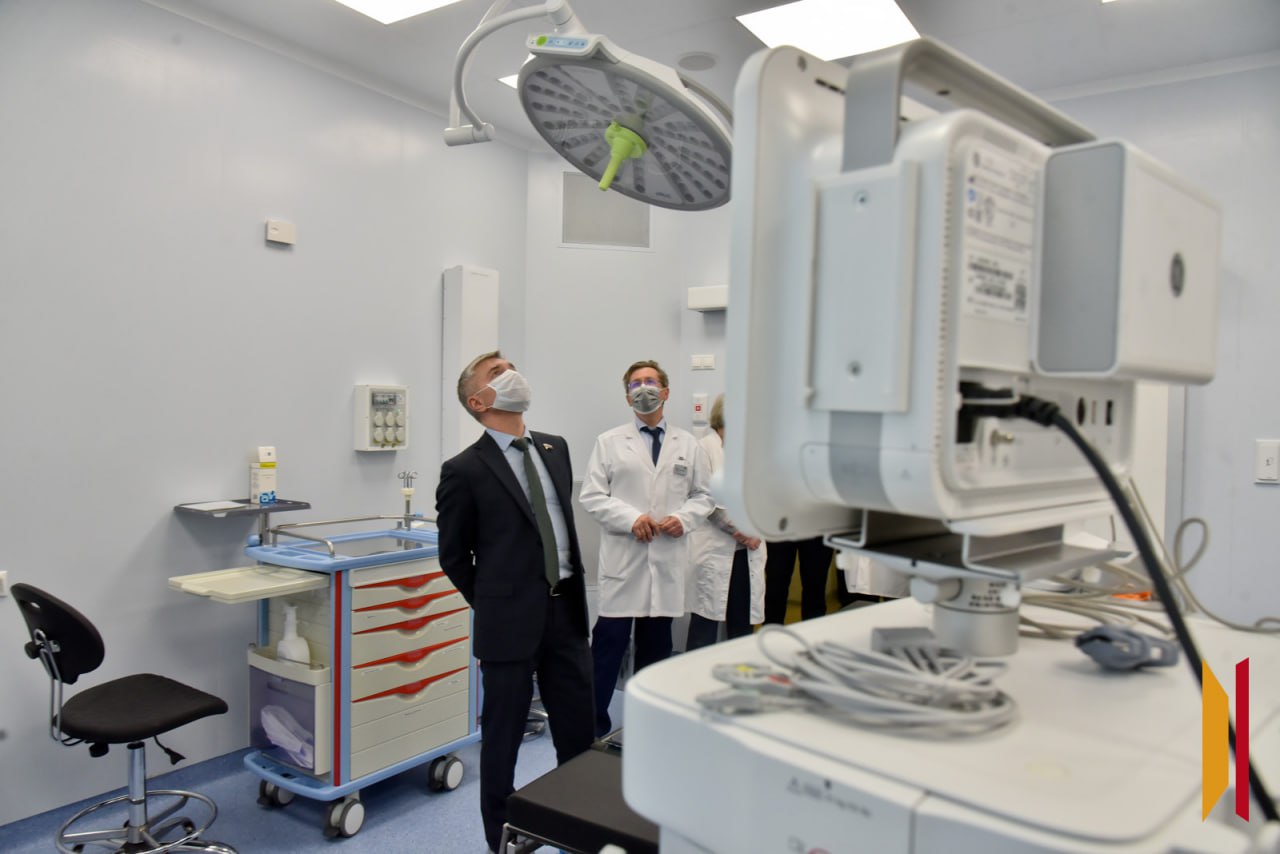 Депутат Госдумы от Воронежской области Евгений Ревенко передал подарки онкобольным детям Депутат Госдумы от Воронежской области Евгений Ревенко передал подарки онкобольным детям