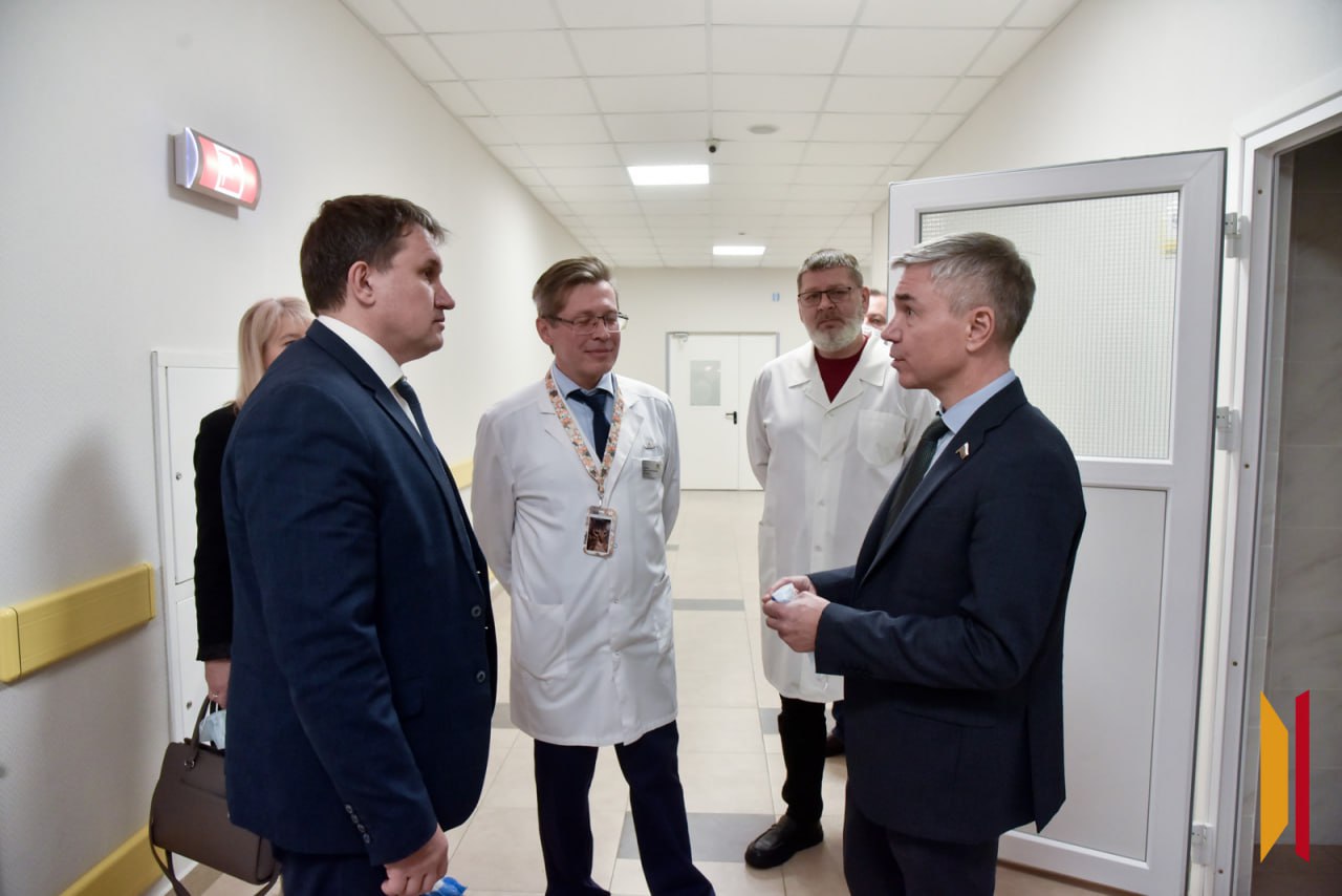 Депутат Госдумы от Воронежской области Евгений Ревенко передал подарки онкобольным детям Депутат Госдумы от Воронежской области Евгений Ревенко передал подарки онкобольным детям