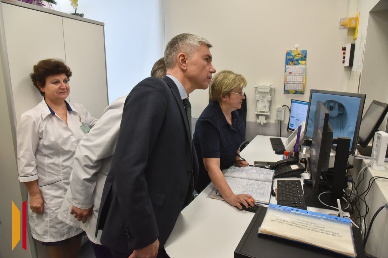 Депутат Госдумы от Воронежской области Евгений Ревенко передал подарки онкобольным детям Депутат Госдумы от Воронежской области Евгений Ревенко передал подарки онкобольным детям