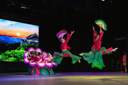 В Воронеже состоялся гала-концерт международного фестиваля песни и танца народов мира «Возьмемся за руки, друзья!»