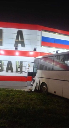 Появилось фото жуткого ДТП с пятью пострадавшими пассажирами в Аннинском районе