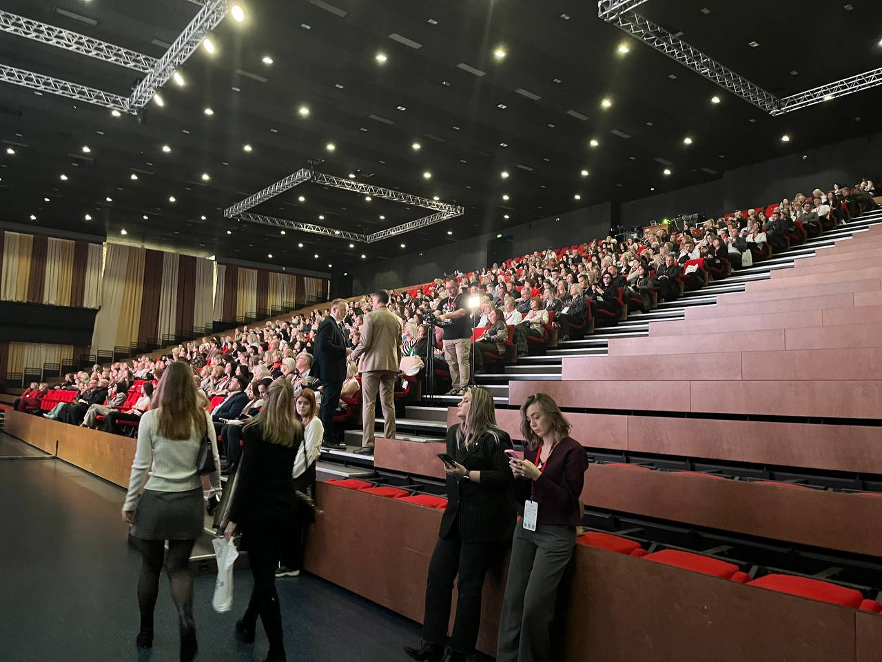 Воронежские полицейские приняли участие в форуме риелторов и обсудили актуальные проблемы безопасности сделок с недвижимостью Воронежские полицейские приняли участие в форуме риелторов и обсудили актуальные проблемы безопасности сделок с недвижимостью