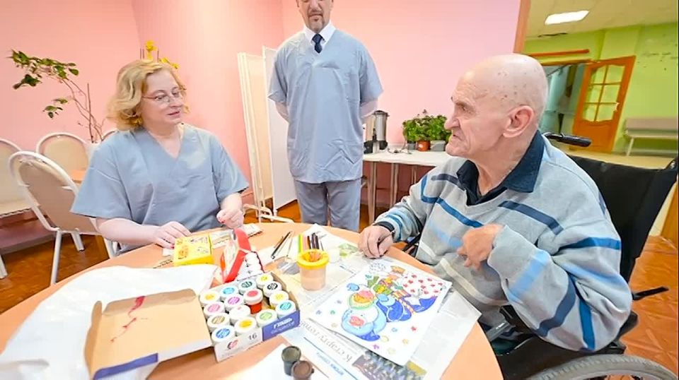 Участник программы «Герои земли Воронежской» Дмитрий Качалин познакомился с работой геронтологического центра