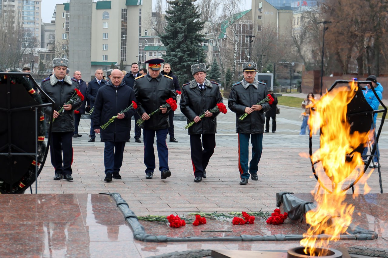 Сергей Петрин принял участие в церемонии возложения цветов к могиле Неизвестного солдата Сергей Петрин принял участие в церемонии возложения цветов к могиле Неизвестного солдата