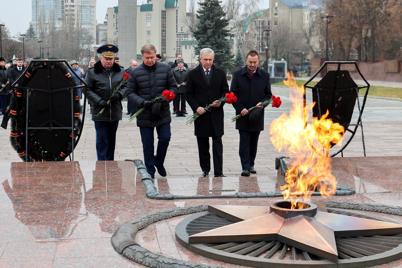 Сергей Петрин принял участие в церемонии возложения цветов к могиле Неизвестного солдата Сергей Петрин принял участие в церемонии возложения цветов к могиле Неизвестного солдата