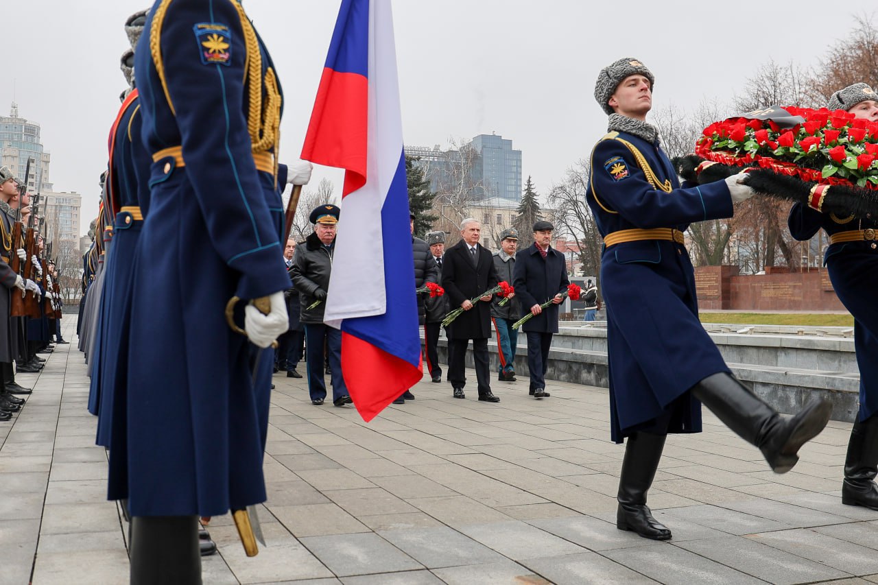 Сергей Петрин принял участие в церемонии возложения цветов к могиле Неизвестного солдата Сергей Петрин принял участие в церемонии возложения цветов к могиле Неизвестного солдата