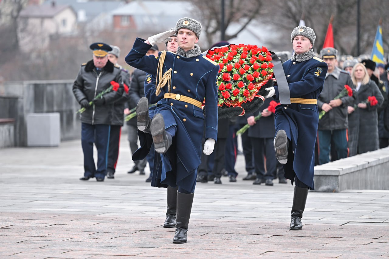 В Воронеже почтили память российских и советских воинов В Воронеже почтили память российских и советских воинов