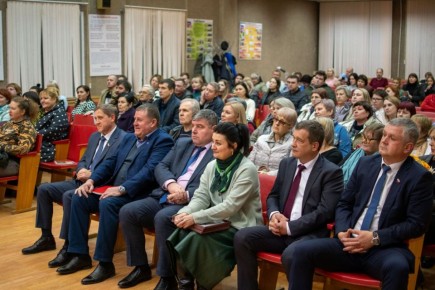 С коллегами-депутатами принял участие в мероприятии по подведению итогов осенней выборной кампании-2025, которое прошло в актовом зале Управы Советского района