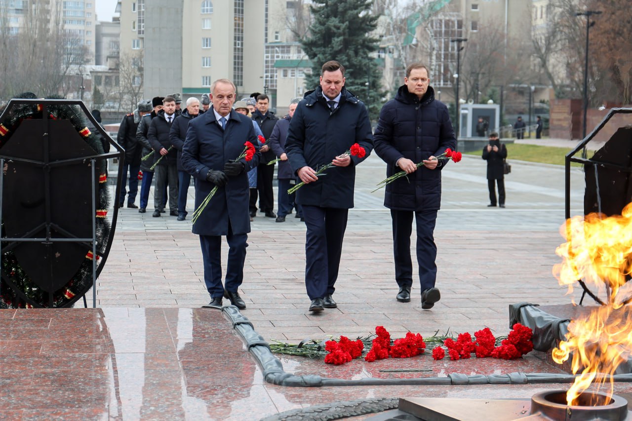 Сергей Петрин принял участие в церемонии возложения цветов к могиле Неизвестного солдата Сергей Петрин принял участие в церемонии возложения цветов к могиле Неизвестного солдата