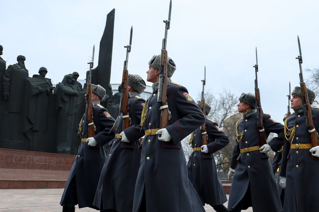 Сергей Петрин принял участие в церемонии возложения цветов к могиле Неизвестного солдата Сергей Петрин принял участие в церемонии возложения цветов к могиле Неизвестного солдата