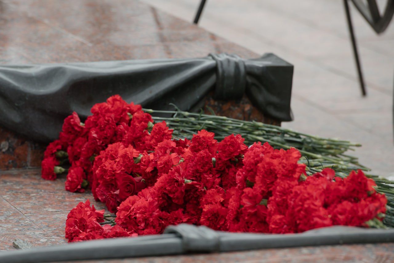 Губернатор Александр Гусев и председатель областной Думы Юрий Матузов обращаются по случаю Дня Неизвестного Солдата: