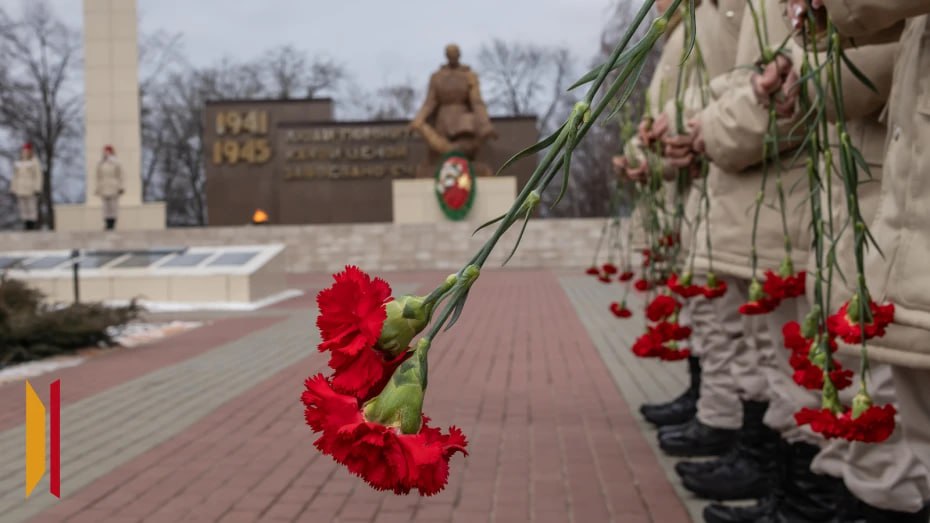 Губернатор Александр Гусев и председатель облдумы Юрий Матузов обратились к землякам по случаю Дня Неизвестного Солдата