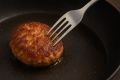 Почему котлеты становятся вкуснее, когда их переворачивают лопаткой