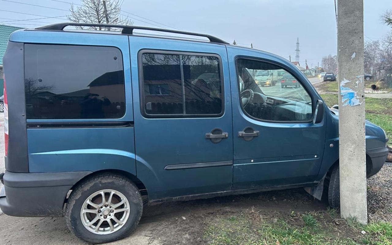 Состояние 9-летнего мальчика, попавшего под колеса минивэна в селе Девица Семилукского района, оценивается как тяжелое