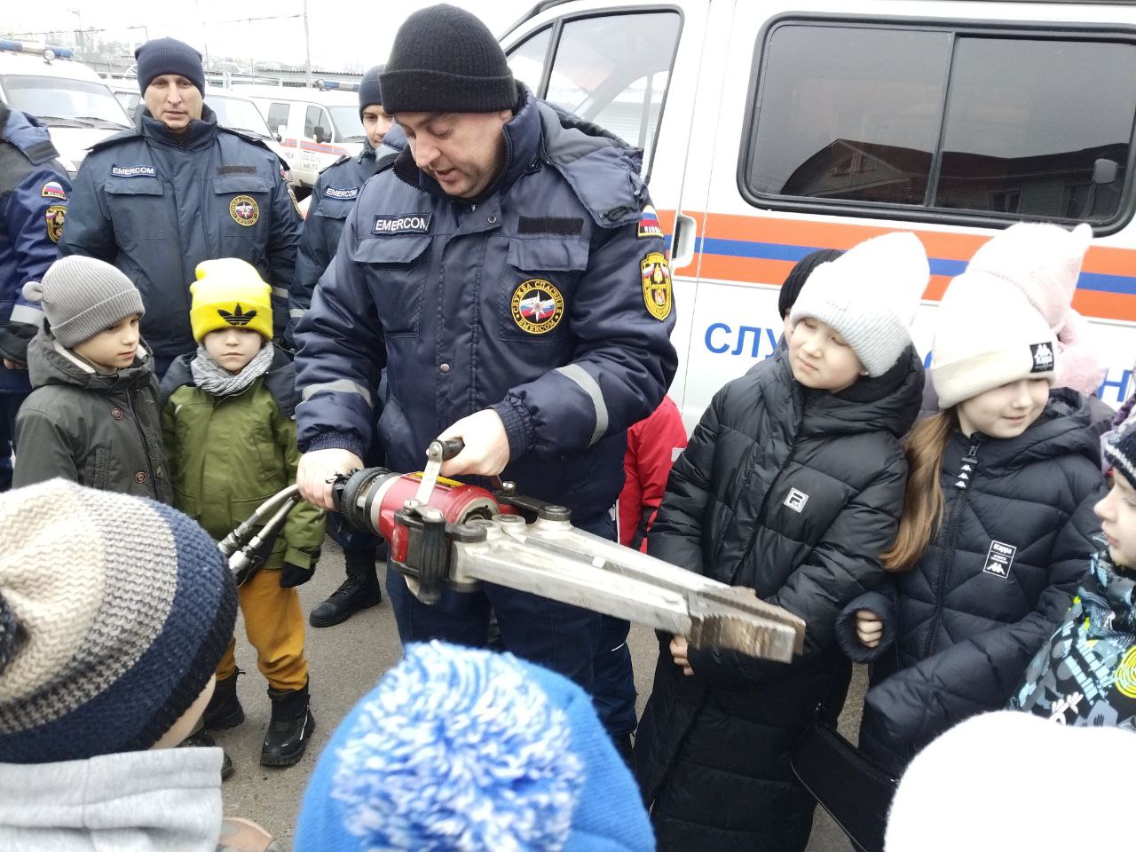 Воспитанники Воронежской академии спортивных единоборств побывали в гостях городских спасателей Воспитанники Воронежской академии спортивных единоборств побывали в гостях городских спасателей