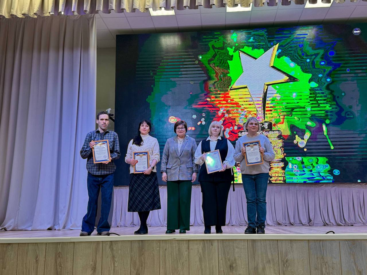 Вместе с коллегой по городской Думе Ольгой Струковой принял участие в творческом фестивале детей с ограниченными возможностями здоровья Вместе с коллегой по городской Думе Ольгой Струковой принял участие в творческом фестивале детей с ограниченными возможностями здоровья