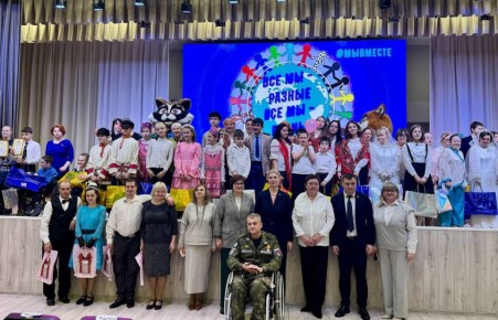 Вместе с коллегой по городской Думе Ольгой Струковой принял участие в творческом фестивале детей с ограниченными возможностями здоровья