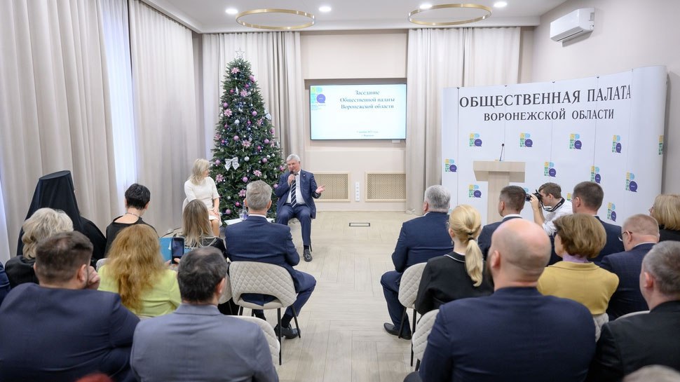 Губернатор Александр Гусев обсудил с Общественной палатой итоги года