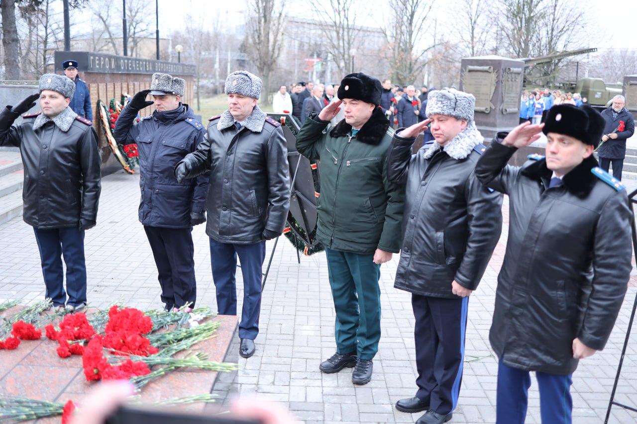 Генерал-майор юстиции Антон Решетов принял участие в церемонии, посвященной Дню Героев Отечества Генерал-майор юстиции Антон Решетов принял участие в церемонии, посвященной Дню Героев Отечества