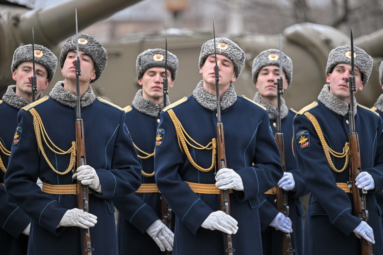 Председатель и депутаты областной Думы почтили память героев Отечества Председатель и депутаты областной Думы почтили память героев Отечества