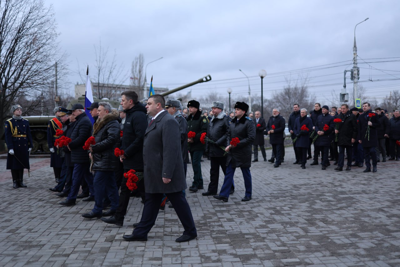 Генерал-майор юстиции Антон Решетов принял участие в церемонии, посвященной Дню Героев Отечества Генерал-майор юстиции Антон Решетов принял участие в церемонии, посвященной Дню Героев Отечества