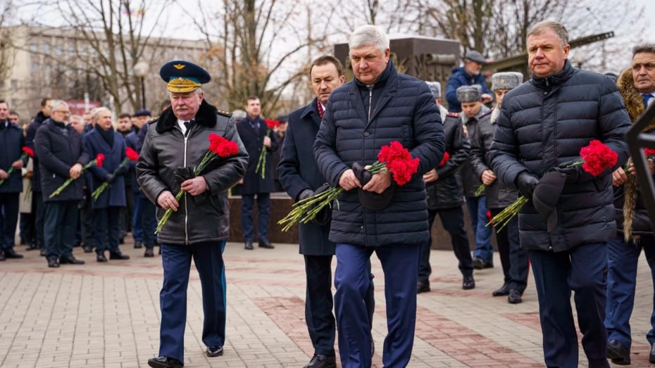 Губернатор Александр Гусев почтил память Героев Отечества