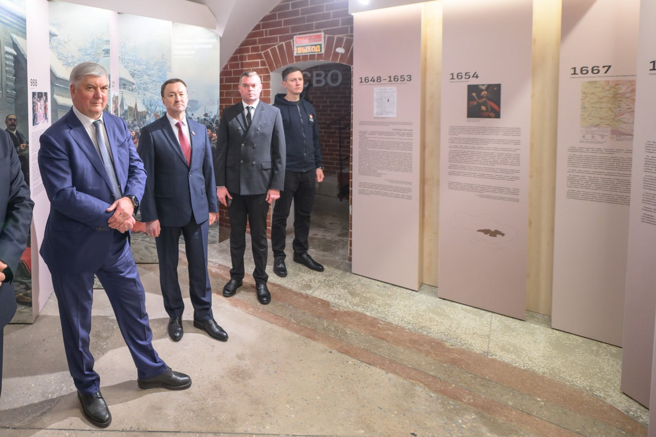 В День Героев Отечества в музее «Арсенал»открылась выставки «Герои СВО. Воронежцы» В День Героев Отечества в музее «Арсенал»открылась выставки «Герои СВО. Воронежцы»