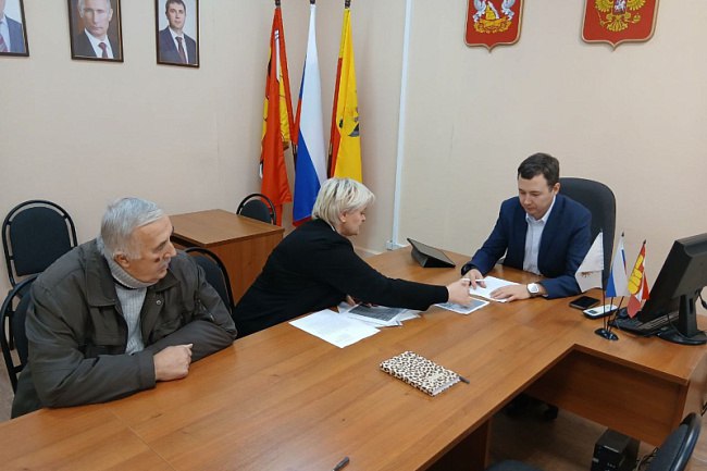 Максим Михин провёл личный приём жителей двух многоквартирных домов