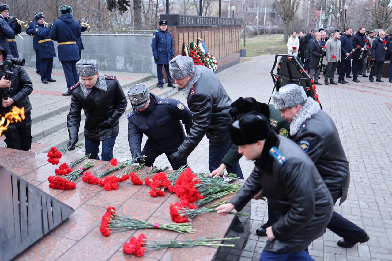 Генерал-майор юстиции Антон Решетов принял участие в церемонии, посвященной Дню Героев Отечества Генерал-майор юстиции Антон Решетов принял участие в церемонии, посвященной Дню Героев Отечества