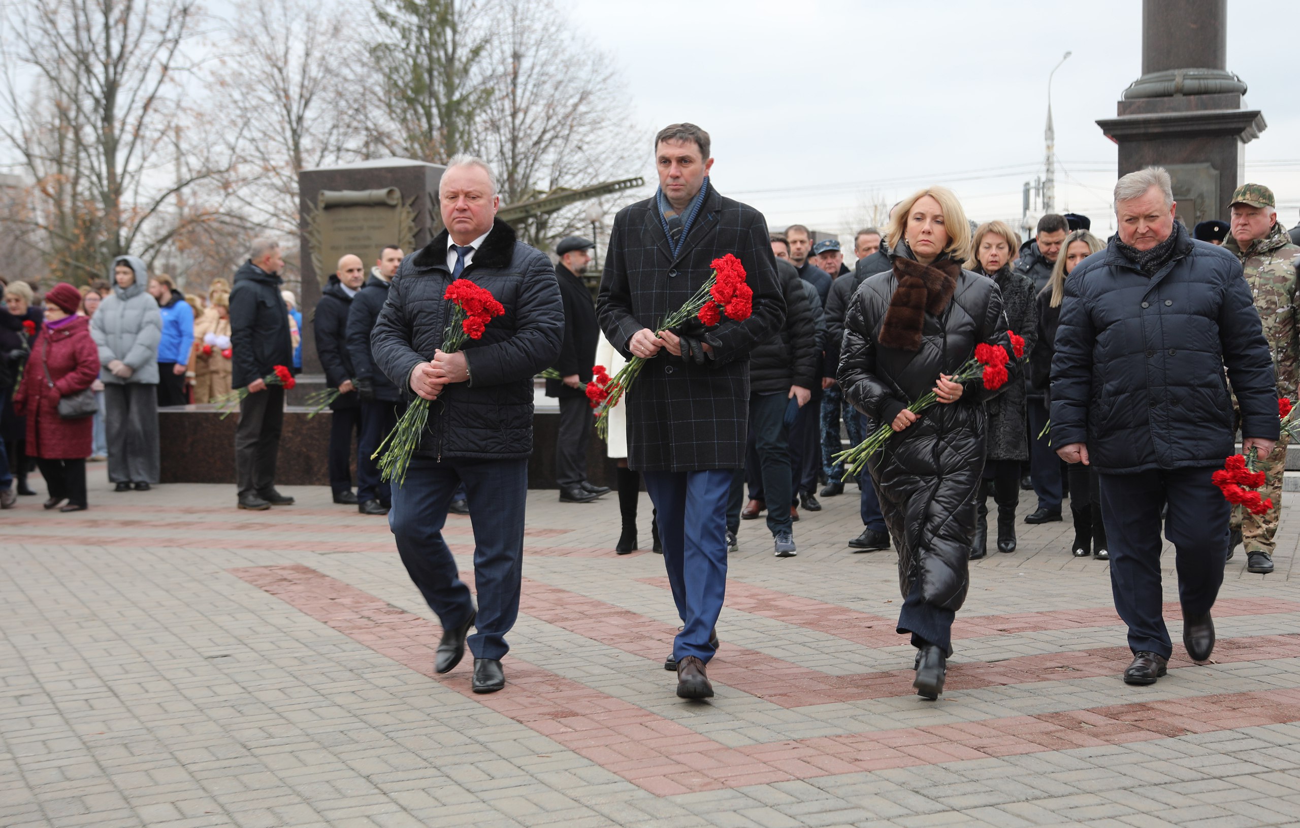 Сергей Петрин принял участие в церемонии возложения ко Дню героев Отечества Сергей Петрин принял участие в церемонии возложения ко Дню героев Отечества