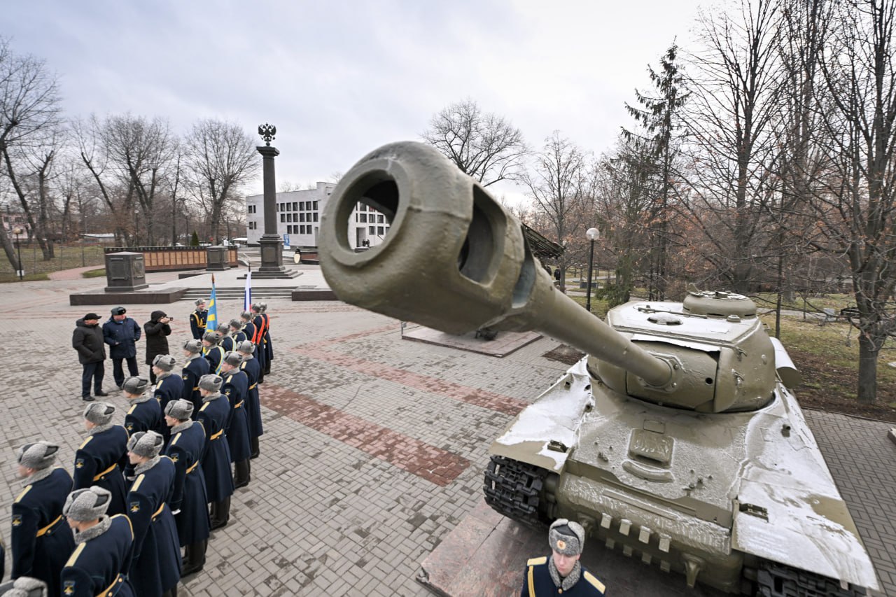 В День Героев Отечества в музее «Арсенал»открылась выставки «Герои СВО. Воронежцы» В День Героев Отечества в музее «Арсенал»открылась выставки «Герои СВО. Воронежцы»