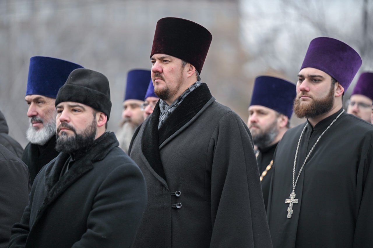 Председатель и депутаты областной Думы почтили память героев Отечества Председатель и депутаты областной Думы почтили память героев Отечества