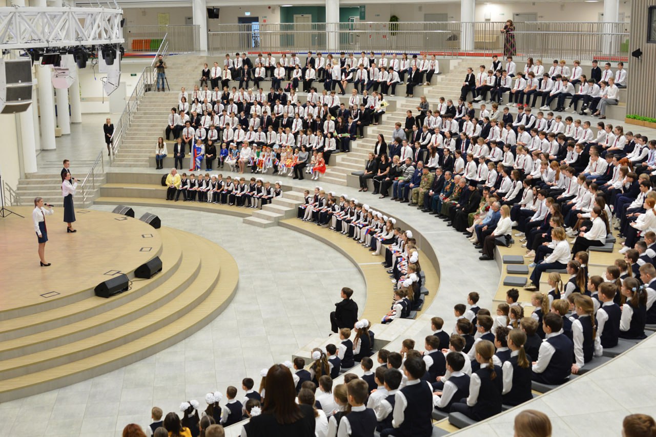 Герои среди нас. В воронежской Мега-школе состоялось масштабное празднование Дня героев Отечества Герои среди нас. В воронежской Мега-школе состоялось масштабное празднование Дня героев Отечества